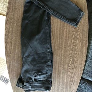 Black skinny pants